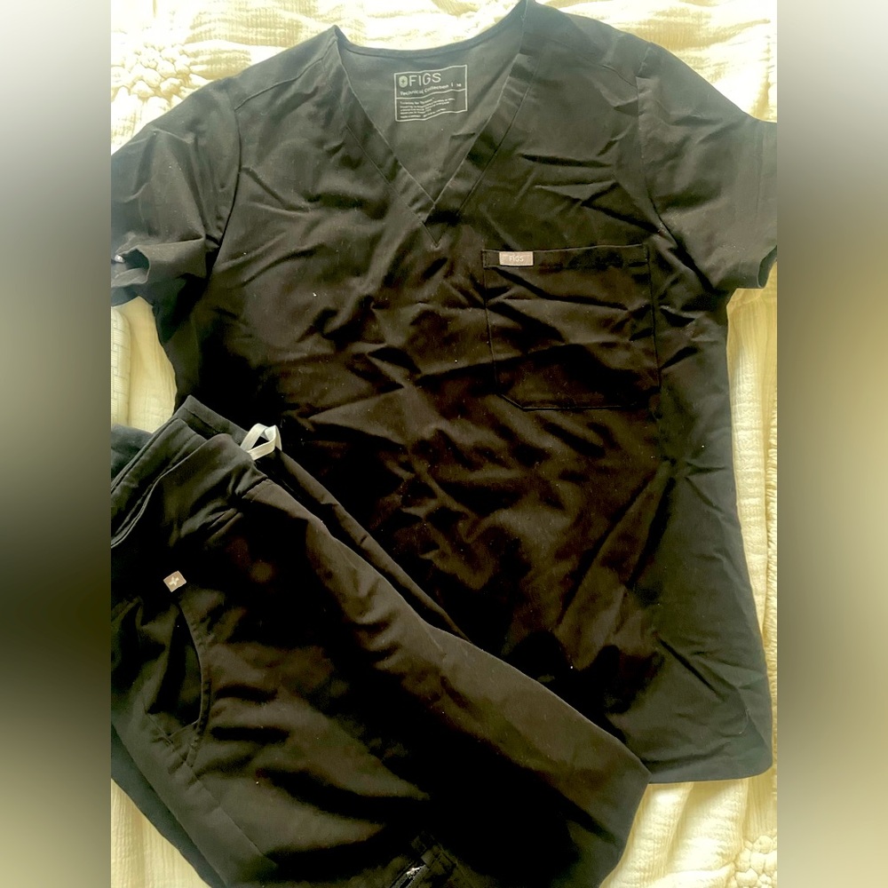 Fish Top/Pant scrub set. Size M regular